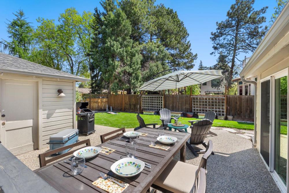 Historic Mountain Ave Bungalow - Walk Everywhere!